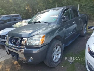 NISSAN TITAN SV