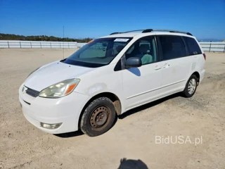 TOYOTA SIENNA LE 8 PASSENGER