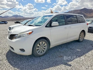 TOYOTA SIENNA LE