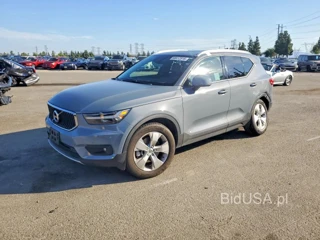 VOLVO XC40 T5 MOMENTUM