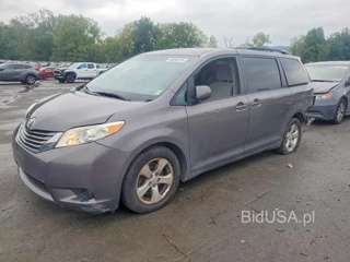 TOYOTA SIENNA LE
