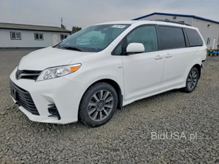 TOYOTA SIENNA LE