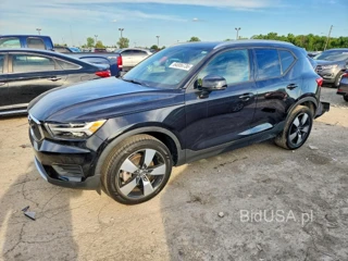VOLVO XC40 T5 MOMENTUM