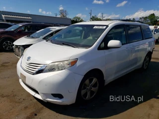 TOYOTA SIENNA LE