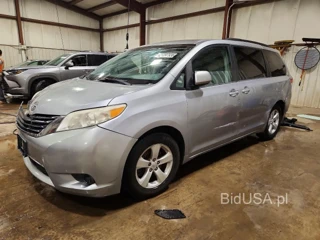 TOYOTA SIENNA LE