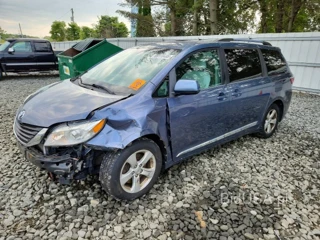 TOYOTA SIENNA LE