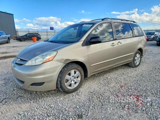 TOYOTA SIENNA LE 7 PASSENGER
