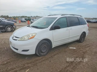 TOYOTA SIENNA LE 7-PASSENGER