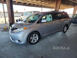 TOYOTA SIENNA LE