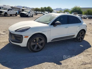 PORSCHE MACAN BASE