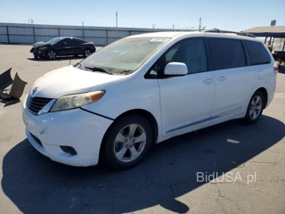 TOYOTA SIENNA LE