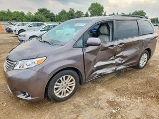 TOYOTA SIENNA XLE 8-PASSENGER