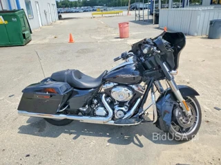 HARLEY-DAVIDSON FLHX STREET GLIDE