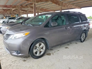 TOYOTA SIENNA LE