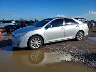 TOYOTA CAMRY XLE V6