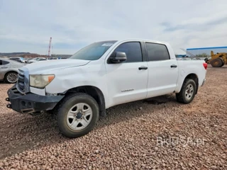 TOYOTA TUNDRA CREWMAX SR5
