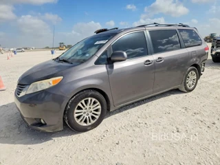 TOYOTA SIENNA XLE 8-PASSENGER