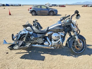 HARLEY-DAVIDSON FLHX STREET GLIDE