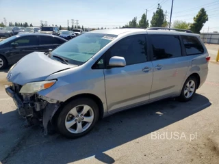 TOYOTA SIENNA LE