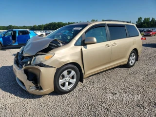TOYOTA SIENNA LE