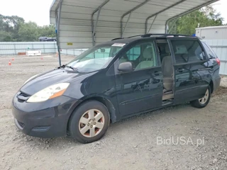 TOYOTA SIENNA LE 7-PASSENGER