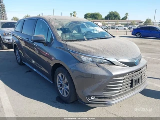 TOYOTA TOYOTA SIENNA XLE