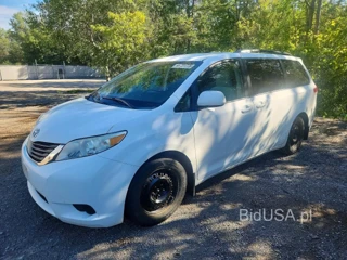 TOYOTA SIENNA LE