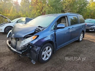 TOYOTA SIENNA LE