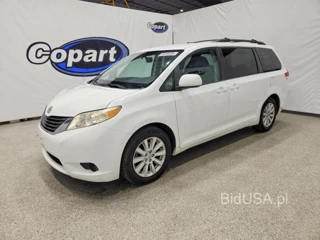 TOYOTA SIENNA LE