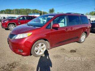 TOYOTA SIENNA LE