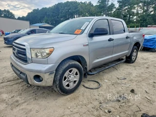 TOYOTA TUNDRA CREWMAX SR5