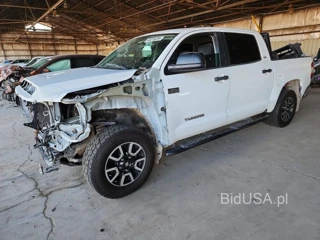 TOYOTA TUNDRA CREWMAX SR5