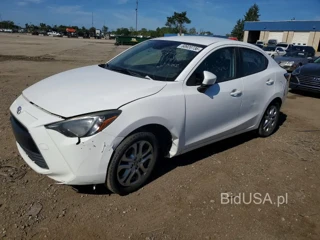TOYOTA YARIS IA BASE