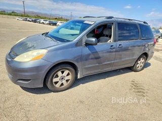 TOYOTA SIENNA LE 7-PASSENGER
