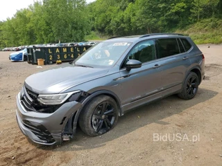 VOLKSWAGEN TIGUAN SE R-LINE BLACK