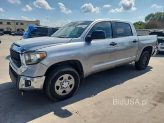 TOYOTA TUNDRA CREWMAX SR5