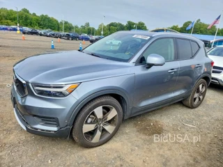VOLVO XC40 T5 MOMENTUM