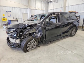 TOYOTA SIENNA LE