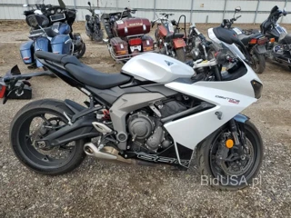 TRIUMPH MOTORCYCLE DAYTONA 660