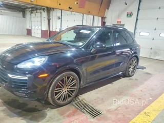 PORSCHE CAYENNE GTS