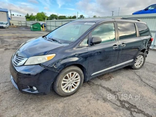 TOYOTA SIENNA XLE 8-PASSENGER