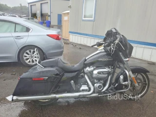 HARLEY-DAVIDSON FLHX STREET GLIDE