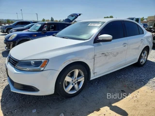 VOLKSWAGEN JETTA SE