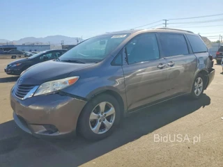TOYOTA SIENNA LE