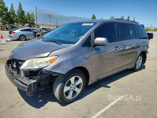 TOYOTA SIENNA LE
