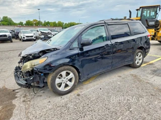 TOYOTA SIENNA LE