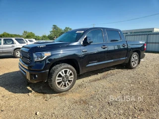 TOYOTA TUNDRA CREWMAX SR5