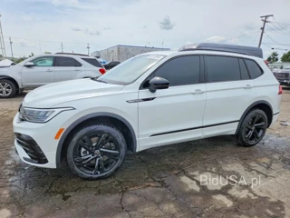 VOLKSWAGEN TIGUAN SE R-LINE BLACK