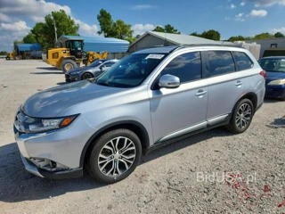 MITSUBISHI OUTLANDER SE