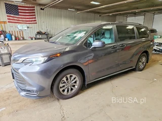 TOYOTA SIENNA LE